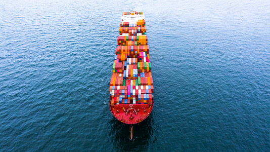 用于商业货运进出口的集装箱船运载航视船抵达商业港口葡萄牙天线运输图片