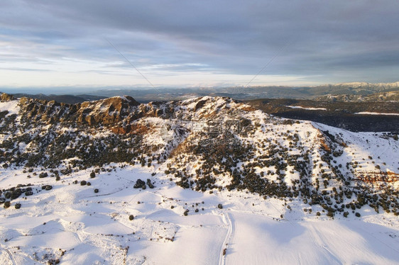 冬季雪山风光图片