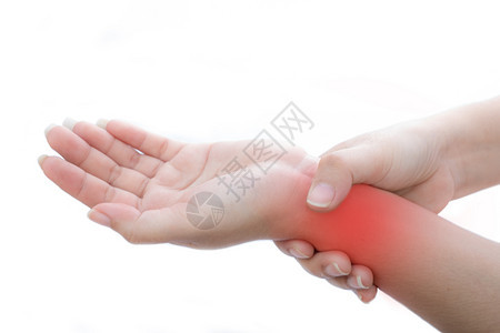 女人用白色的手握着伤痛腕站在白底受人憎恶的手健康拇囊炎伤害图片
