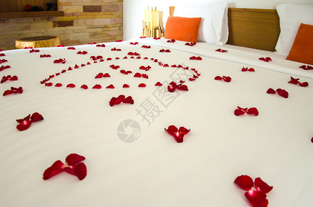玫瑰酒店浪漫豪华露丝在床上室内明亮地图片