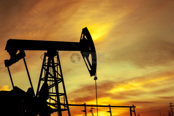 工业的活力油田上泵千斤顶日落天空背景提取石油概念调子泵千斤顶石油概念矿业图片