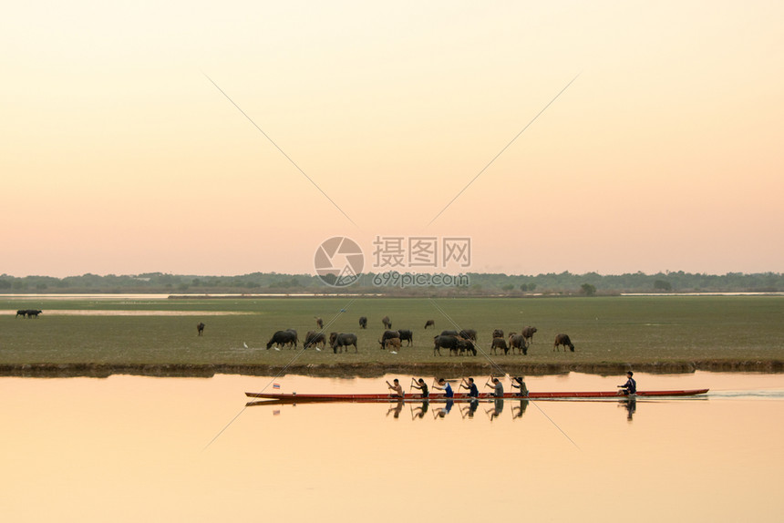 大批完全地泰国NAKHONPHANOM泰国2018年月4日胜利图片