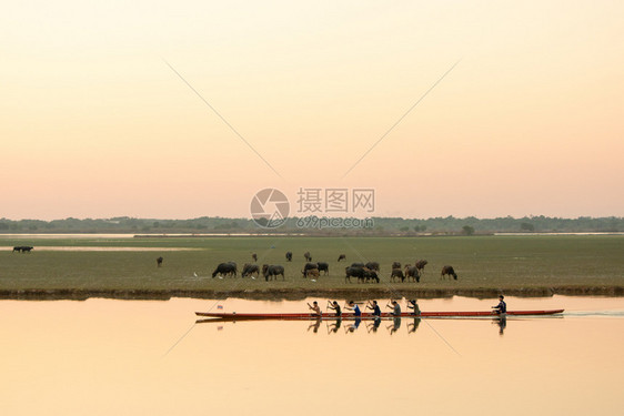 大批完全地泰国NAKHONPHANOM泰国2018年月4日胜利图片