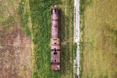 铁路旧列车废弃生锈蒸汽列车的空中观光高品质4k片段老列车旧废弃生锈蒸汽列车的空中观景质量探索图片