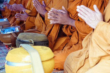 仪式提供拉差他尼佛教和尚祈祷的形象图片