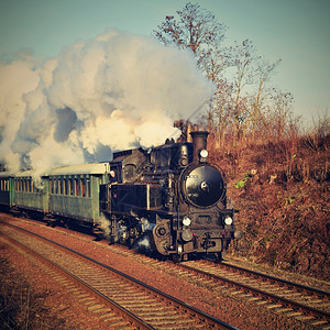 天空特别发射捷克旧蒸汽列车前往和在捷克共国各地旅行的老式蒸汽列车Specially优质的膨化图片