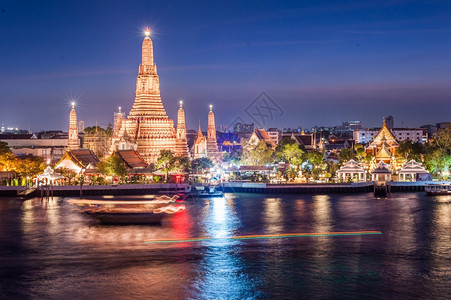 缅甸披耶旅行泰国Bangkok的Watrun夜间观光寺图片