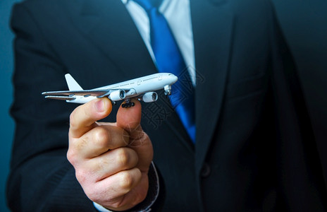 航班路线国际的官员手里拿着飞机组织行交通商业和运输空中通信业务发展的基础设施航空公司忠诚度计划旅游持有行背景