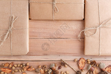 秋季纸质包装礼物背景图片