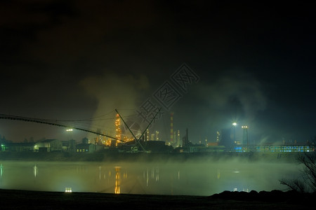 炼油厂的烟雾生产水平技术图片
