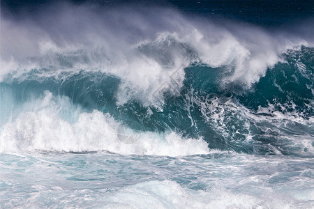 风暴天气的海洋波浪风景优美户外高的图片