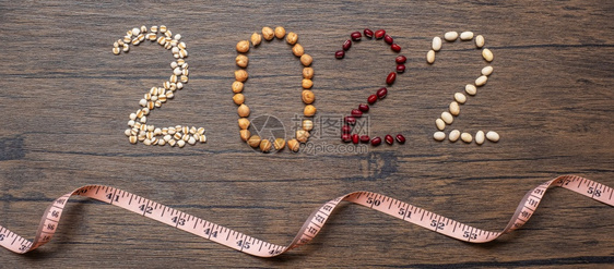 桌子20年新有机豆红黑白绿鹰嘴豆和Adlay合桌目标健康动力分辨率体重损失饮食和世界粮日概念吃红色的图片
