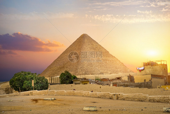 日落时在埃及吉萨Giza的Cheops金字塔上晒太阳老的户外天空图片