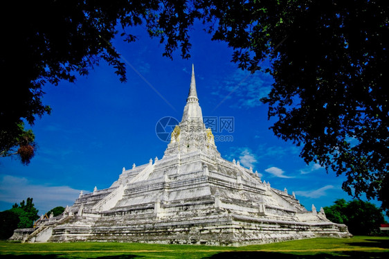 老的游客泰国Ayutthay历史公园热带图片