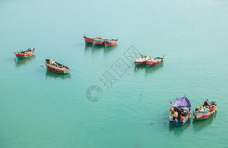 大西洋摩洛哥埃索拉港斯卡附近的彩色浮船老码头图片