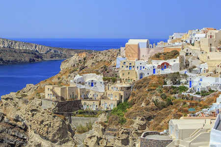 镇传统的蓝色伊亚火山口和爱琴海的白天景观希腊圣托里尼岛伊亚火山口和爱琴海的景观希腊圣托里尼岛图片