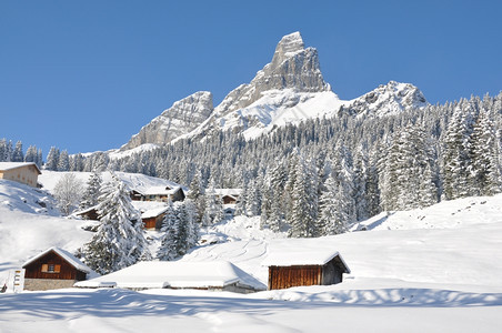 冬季雪山风光图片