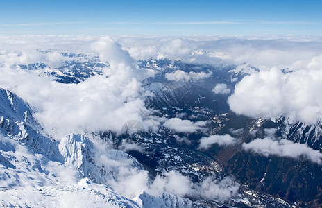 冬季雪山风光图片