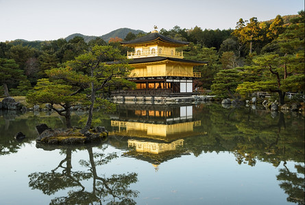 湖日本京都九寺金殿美丽的宝馆日本京都亭图片