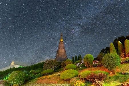 佛教宝塔户外多伊因纳顿公园地标塔星迹位于泰国清迈长期接触有噪音和牛奶方式的塔图片