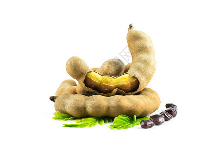 吃可口用叶子种和马林树皮在白色背景上隔离的新鲜甜塔玛林可用作健康饮品罗马林果汁甜塔玛蔬菜图片