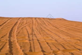 干燥旅游质地粉红岩沙漠的迦迪拜阿联酋图片