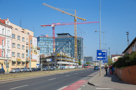 墙四月普拉加捷克布拉格市大楼正在建造中街道和新风格建筑正在兴之中2019年4月日图片