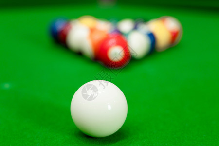 竞赛松弛数字蓝色桌上的多彩Biliard和Snooker球池游戏放松运动和幸福概念图片