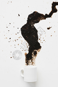 高分辨率清晰度照片最上视图咖啡色杯子优质照片弄脏黑色的马克杯图片