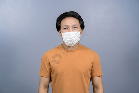 戴口罩防护的男性背景图片