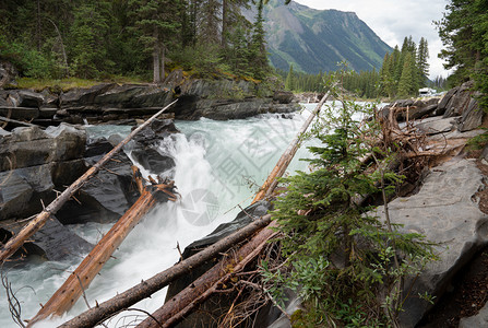 目的地加拿大不列颠哥伦比亚省Kootenay公园内努马瀑布全景象非城市山脉图片