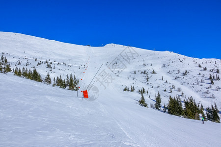 冬季雪山风光图片