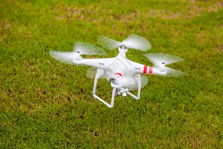 航空基辅驾驶无人飞机摄影在地板上准备飞行电视图片