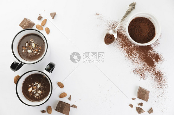 桌子热巧克力和坚果可粉高清晰度照片顶端热巧克力和坚果可粉优质照片量最佳图片