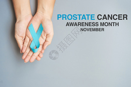 颜色肿瘤学病人1月前列州癌症意识月男子举着轻蓝丝带支持人们生活和疾病保健国际男子父亲世界癌症日以及糖尿病日概念一10月图片