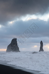 海滩雷尼斯德朗古尔的岩石斑点欧洲冰岛维克附近的雷尼斯法哈拉海岸洋泻湖图片