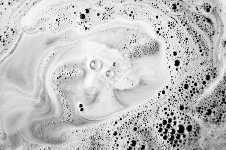 肥皂水奶油的液体肥皂用泡沫溶解和高品质的美光溶解浴缸水来用泡沫溶解浴盆水采用高质量的美光概念背景