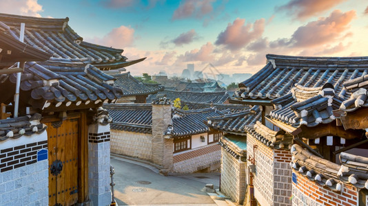 著名的首尔市BukchonHanok村韩国传统风格的古代建筑南韩首尔遗产寺庙图片