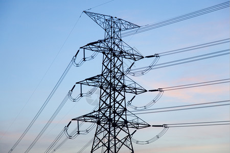 危险行业强大的电压高发厂输塔至分站的高压能发源输送塔图片