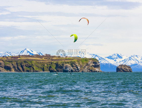 在太平洋堪察卡半岛的太平洋堪察加半岛在极端体育风化筝上吹机箱式水衣飞机冲浪海滩自然图片