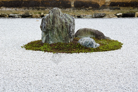 干净的古老良治寺ZenStotonGarden在京都日本世界遗产场址的Ryoanji寺的zenRockGarden的京都石龙安寺图片