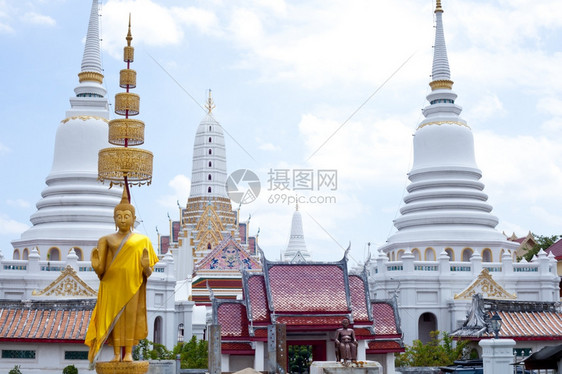 著名的游客佛庙寺塔教堂和雕像背景是天空建造图片