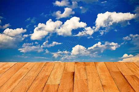 带有木板的天空背景竹子气高的图片