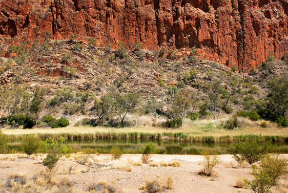 美丽水坑清除GlenHelenGorge麦克唐纳山脉澳大利亚北部地区图片