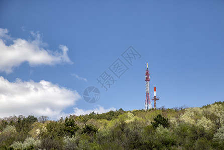 在保加利亚瓦尔纳山顶的电视塔上美丽一天风景地标电信天空图片