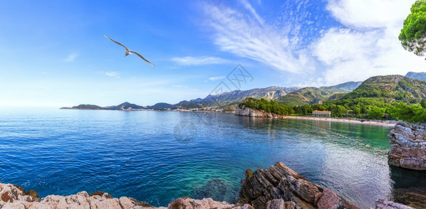 游客靠近黑山圣斯特凡岛附近布德瓦海岸的美景黑山圣斯特凡岛附近布德瓦海岸的美景建造图片