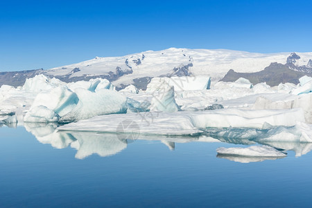 户外美丽天空冰岛Jokulsarlon冰川环礁湖山的美景全球升温概念图片