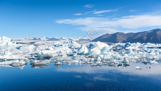 冰岛Jokulsarlon冰川环礁湖山的美景全球升温概念反射景观北极图片