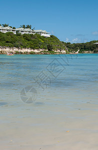 安提瓜LongBay海岸沿线热带海滩和度假村别墅豪华旅游日落图片