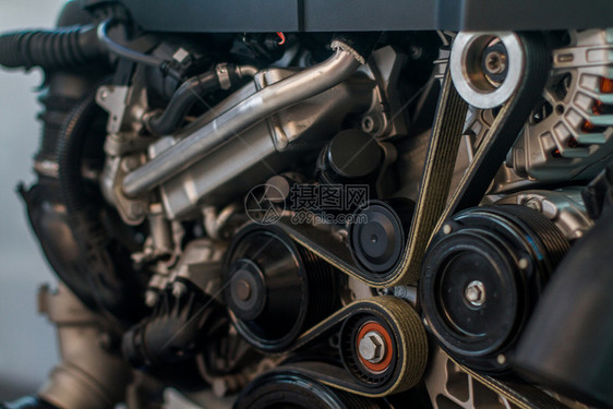 德国齿轮机械的现代汽车清洁外观引擎配有定时器和蛇纹带图片